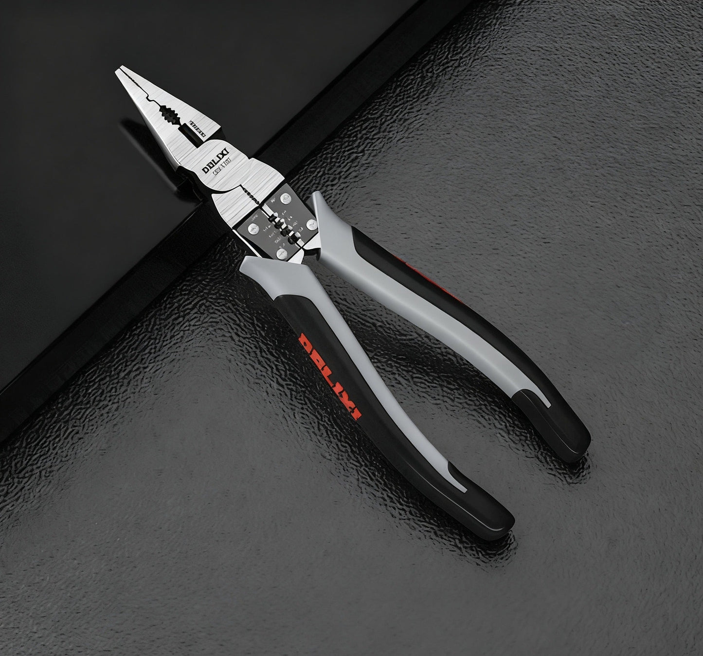 Industrial-grade multifunctional universal pliers