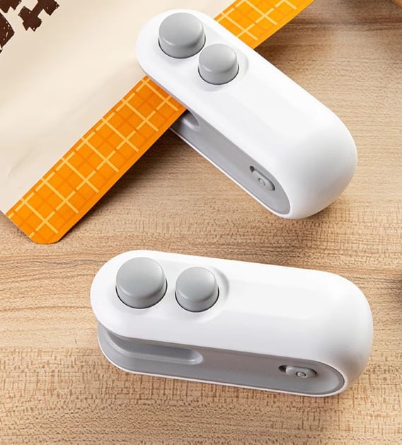 2-in-1 Rechargeable Magnetic Snack Sealer Household Mini Sealing Machine