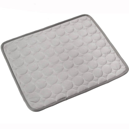 ❄️Give your furry friend a cool summer!🧊Pet Cooling Ice Silk Mat – Summer Cooling Pet Bed Pad for Dogs and Cats, Breathable Washable Sleeping Cushion for Indoor and Outdoor Use, Lightweight Cooling Crate and Sofa Pet Mat